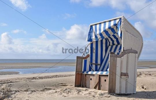 canopied beach chair